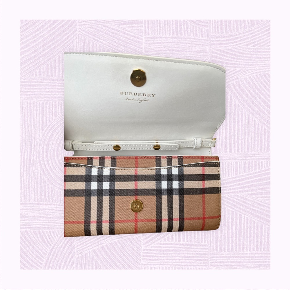 Burberry wallet bag with chain